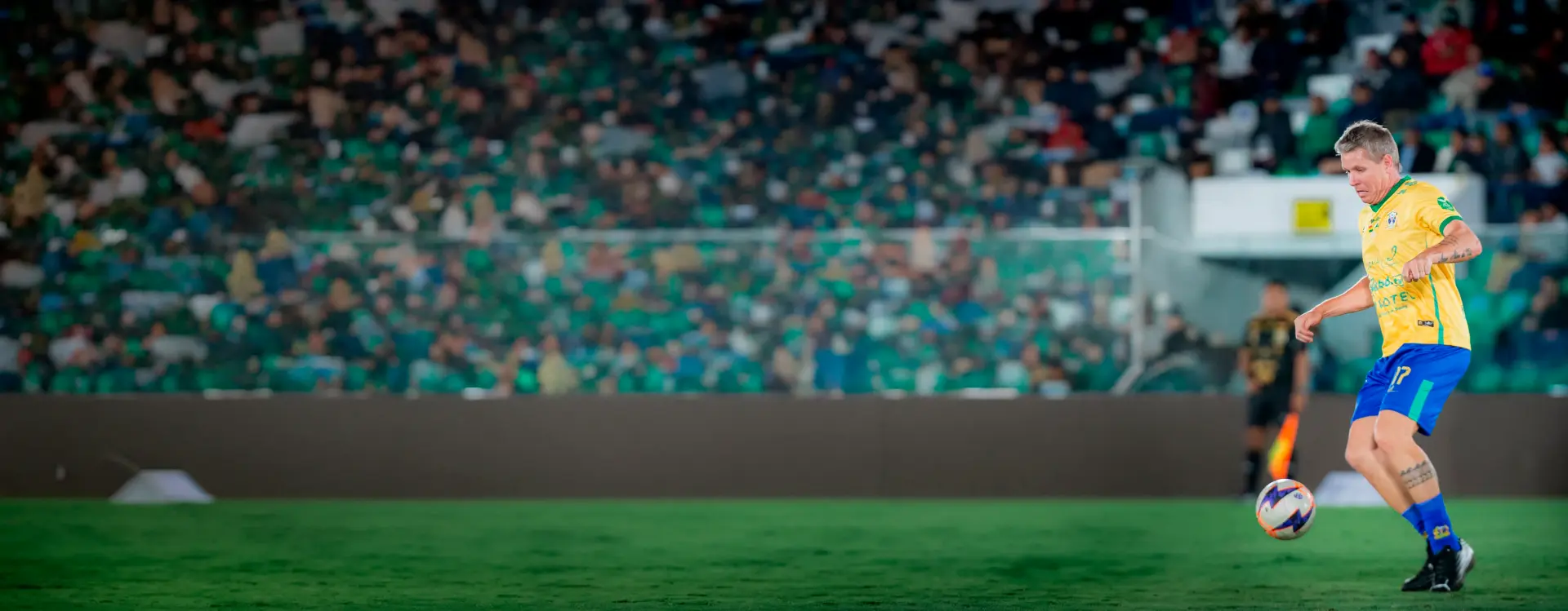 Jogador das lendas em campo durante a partida